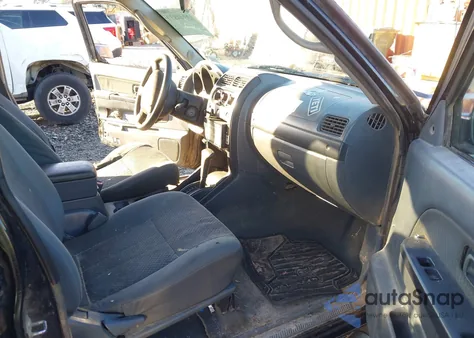 2002 Nissan Xterra Xe z USA, uszkodzony, nr VIN 5N1ED28T92C583332